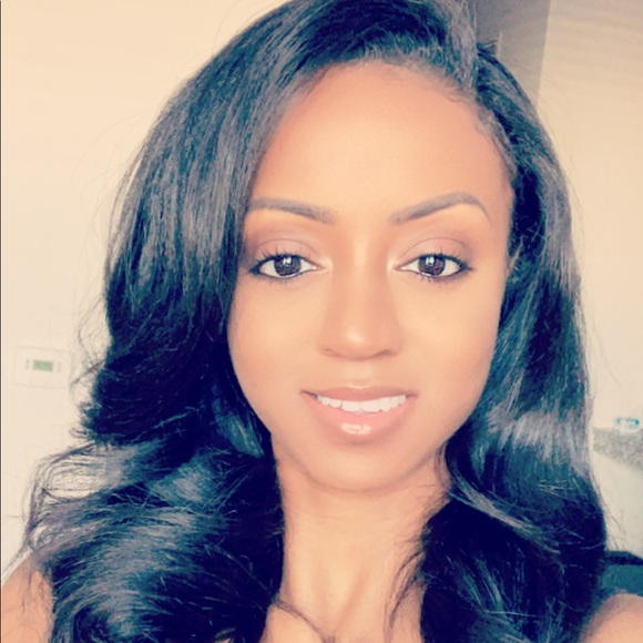 Meet your Posher, Claudia - Picture 1 of 7